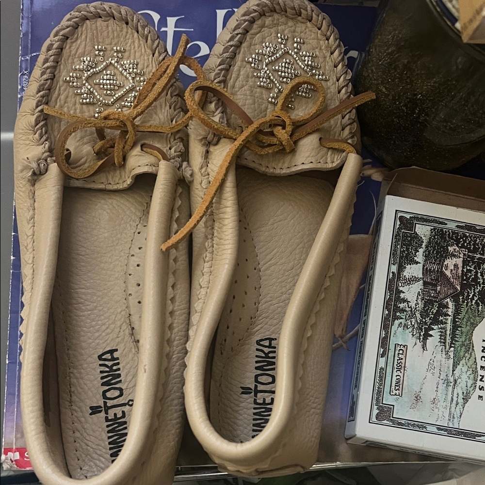 Minnetonka Women's Cream Moccasins with Beaded Design